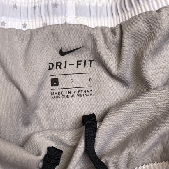 kids nike running shorts - Picture 3 of 4